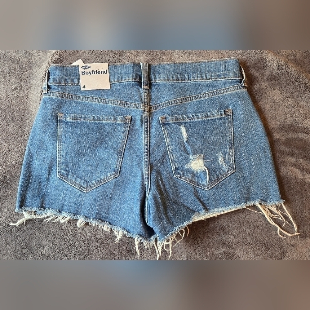 NWT, Old Navy, Boyfriend Distressed Cutoff Jean Shorts, Size 4, Medium Wash - Picture 5 of 10